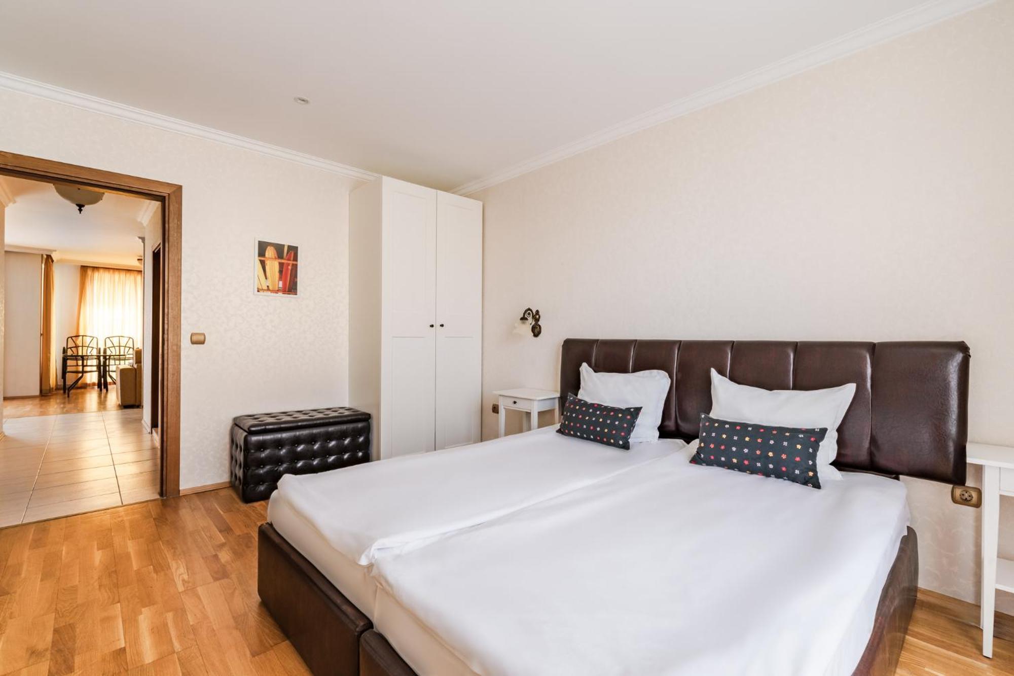 Apartcomplex Splendid Saints Constantine and Helena